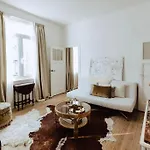 The Antwerp 13 - Stijlvol Gerenoveerd Appartement Antwerpen
